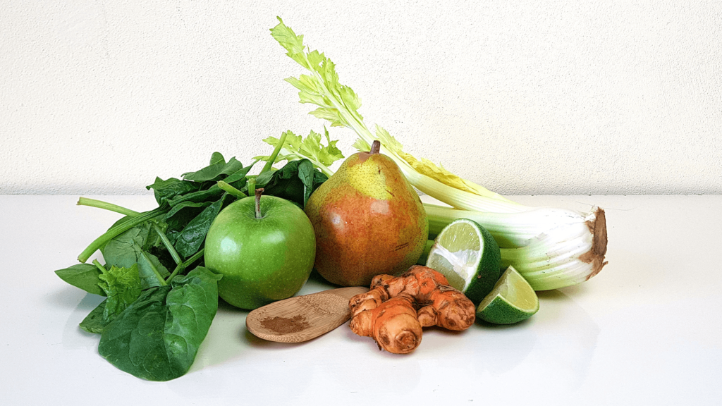 gezond-sapje-appel-peer-bleekselderij-spinazie-kaneel